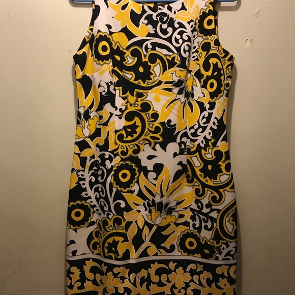 Woman’s dress - Picture 1 of 5